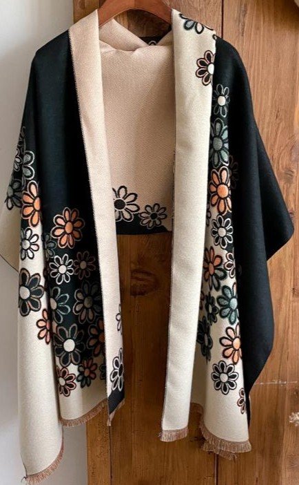 Winding River Cozy Cashmere Feel Travel Black /White Daisy Reversible Wrap | default - #380 1569BK